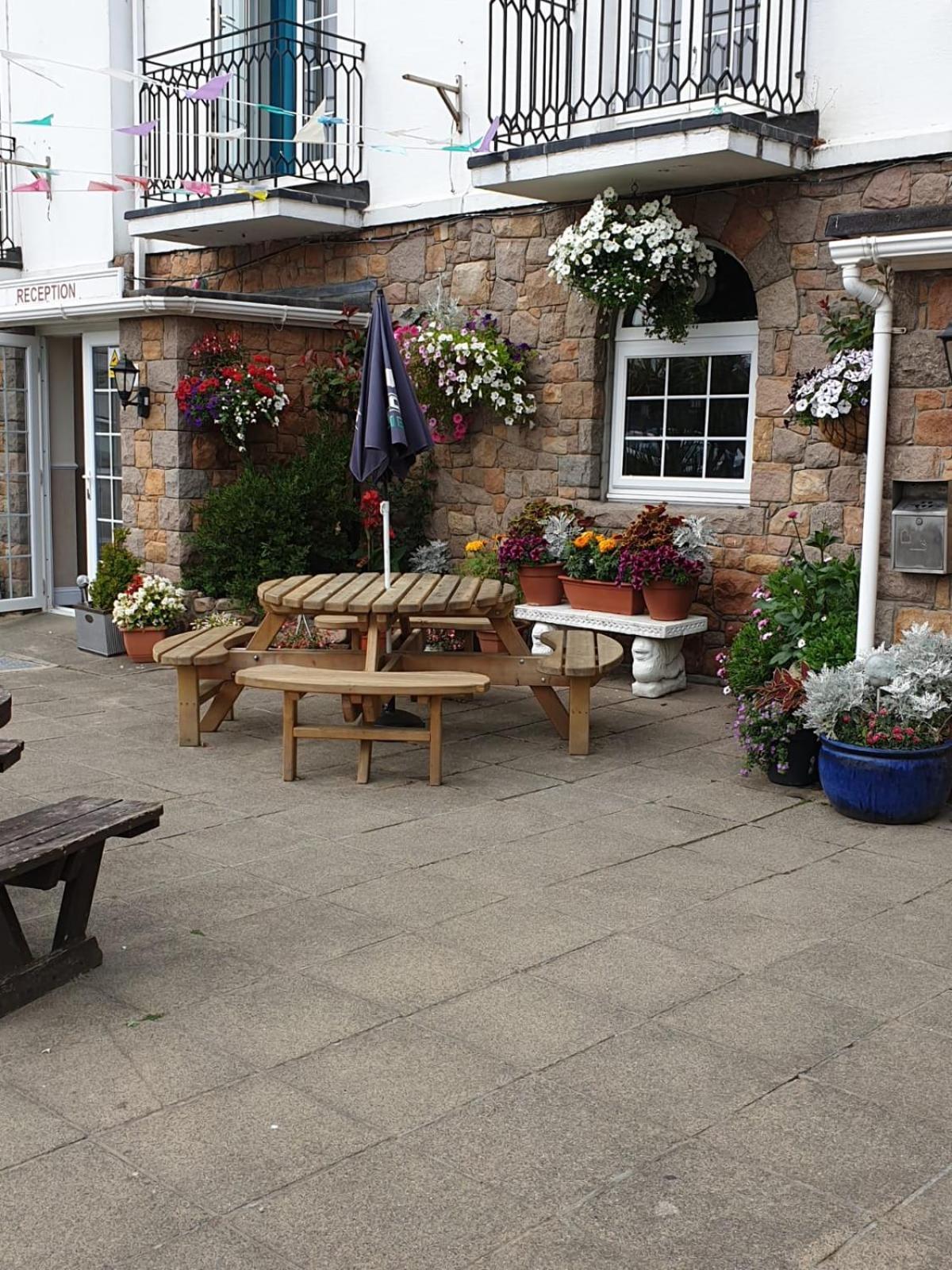 The Prince Of Wales Hotel St Ouen's Bagian luar foto