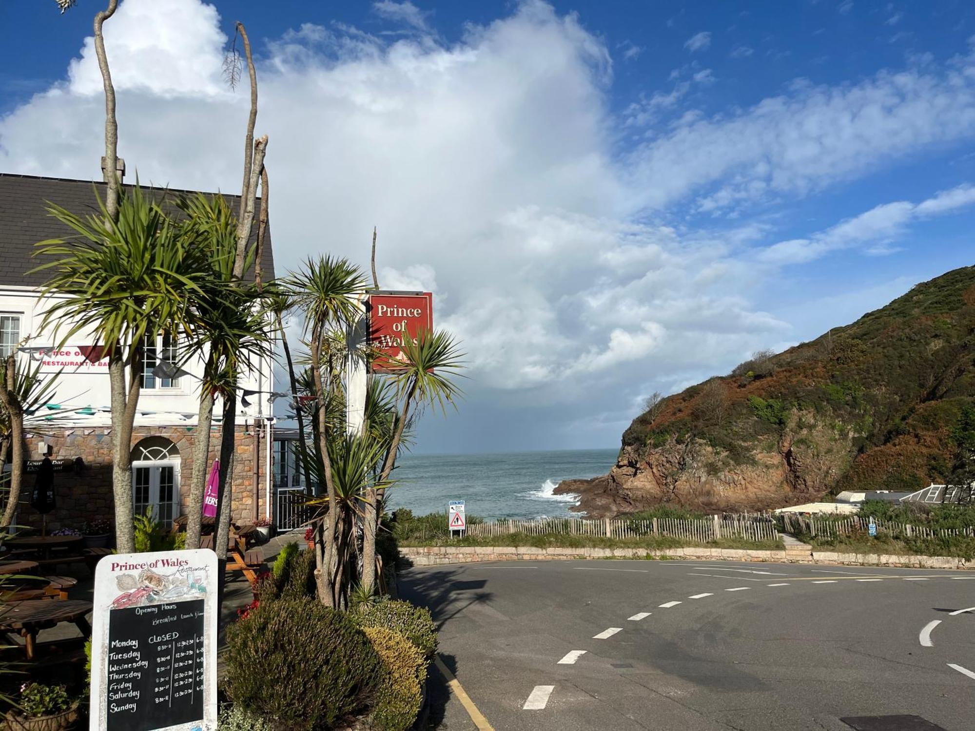 The Prince Of Wales Hotel St Ouen's Bagian luar foto